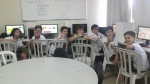 Aulas de Inglês com os alunos do 5°ano azul no laboratório de informática.