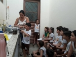 O segundo ano da tia Flávia montaram o terrário e se divertiram muito!!