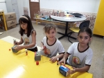 Construindo artesanato com palitos de picolé